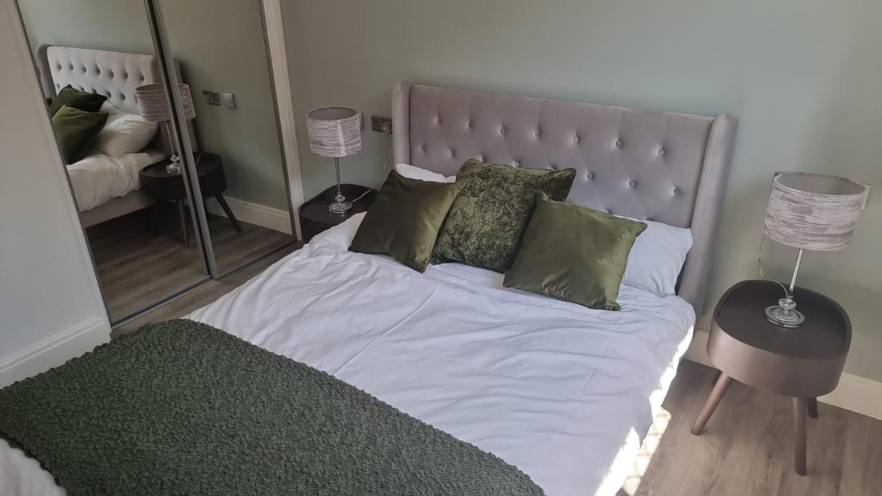 Jasmin Apartments - Luxury 1 & 2 Bedroom Units With Free Parking بوشي المظهر الخارجي الصورة
