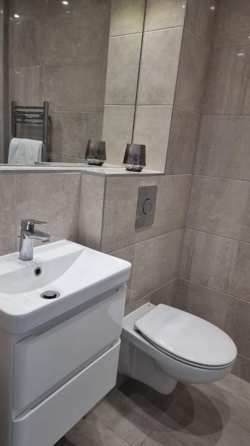 Jasmin Apartments - Luxury 1 & 2 Bedroom Units With Free Parking بوشي المظهر الخارجي الصورة