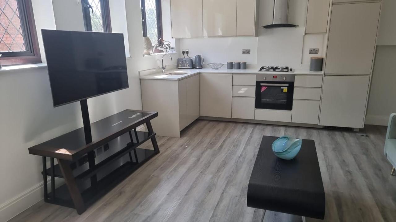 Jasmin Apartments - Luxury 1 & 2 Bedroom Units With Free Parking بوشي المظهر الخارجي الصورة